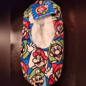 Nintendo Super Mario Bros Fuzzy Slipper Size 13-4 M/L Vibrant Cartoon Pattern
